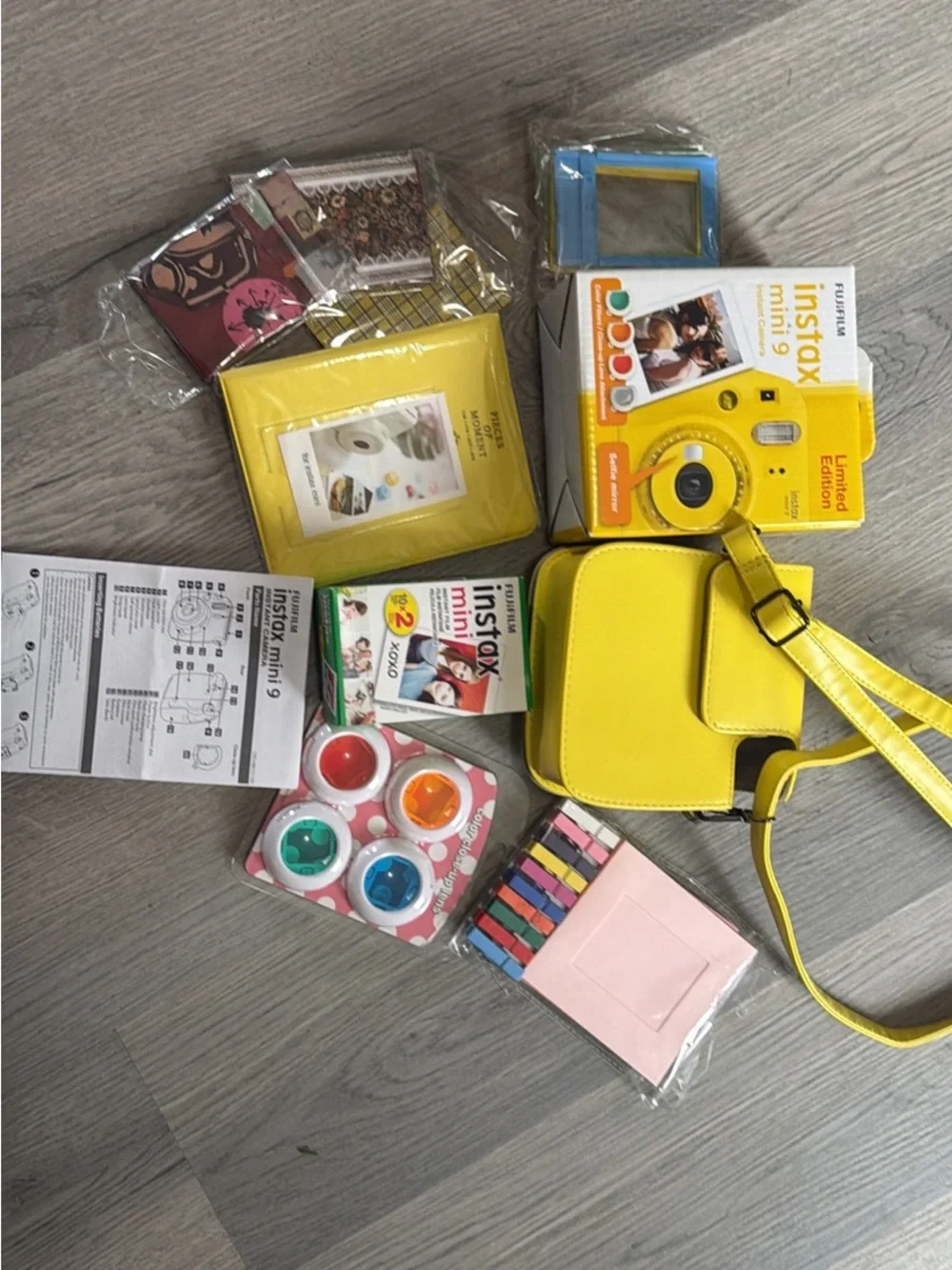 Fujifilm Instax Mini 9 Instant Camera - Yellow PACKAGE